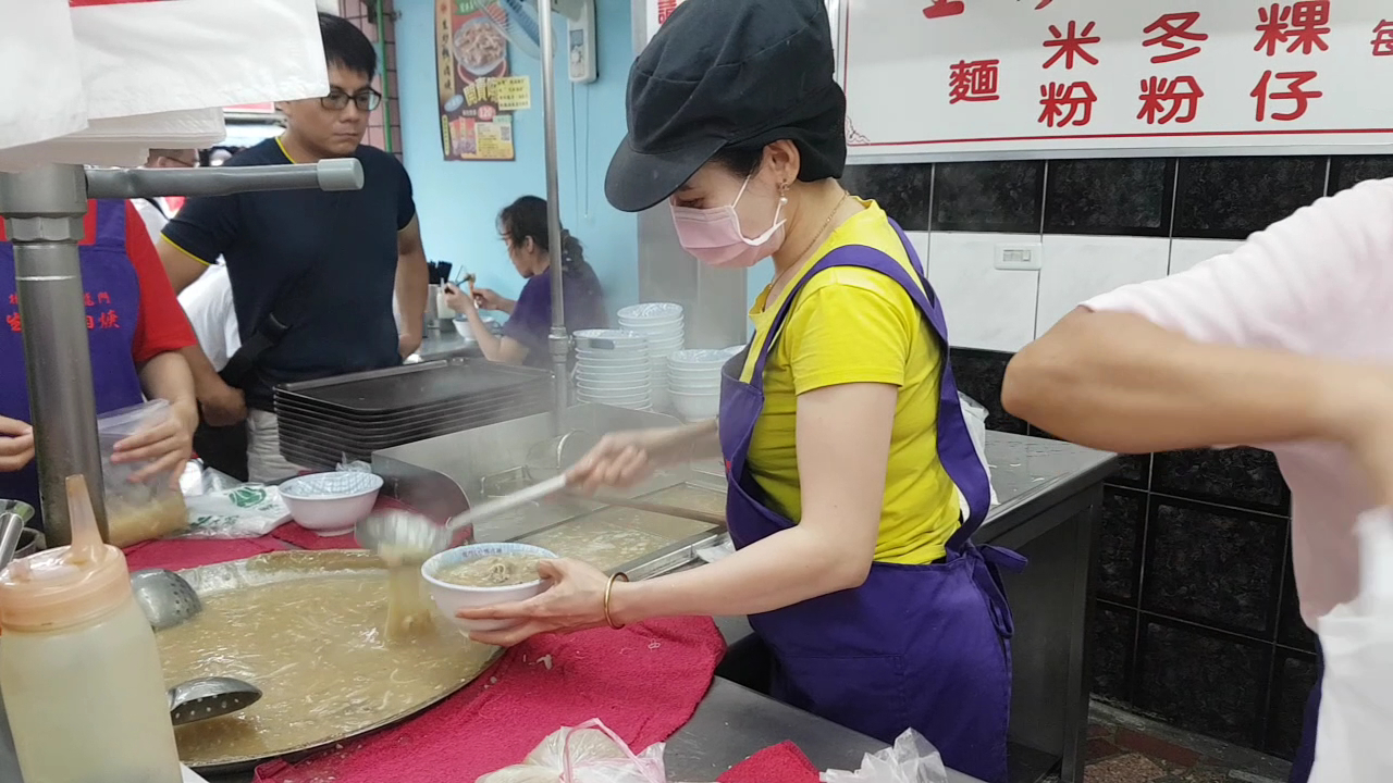 北港江記龍門生炒鴨肉焿現場出餐