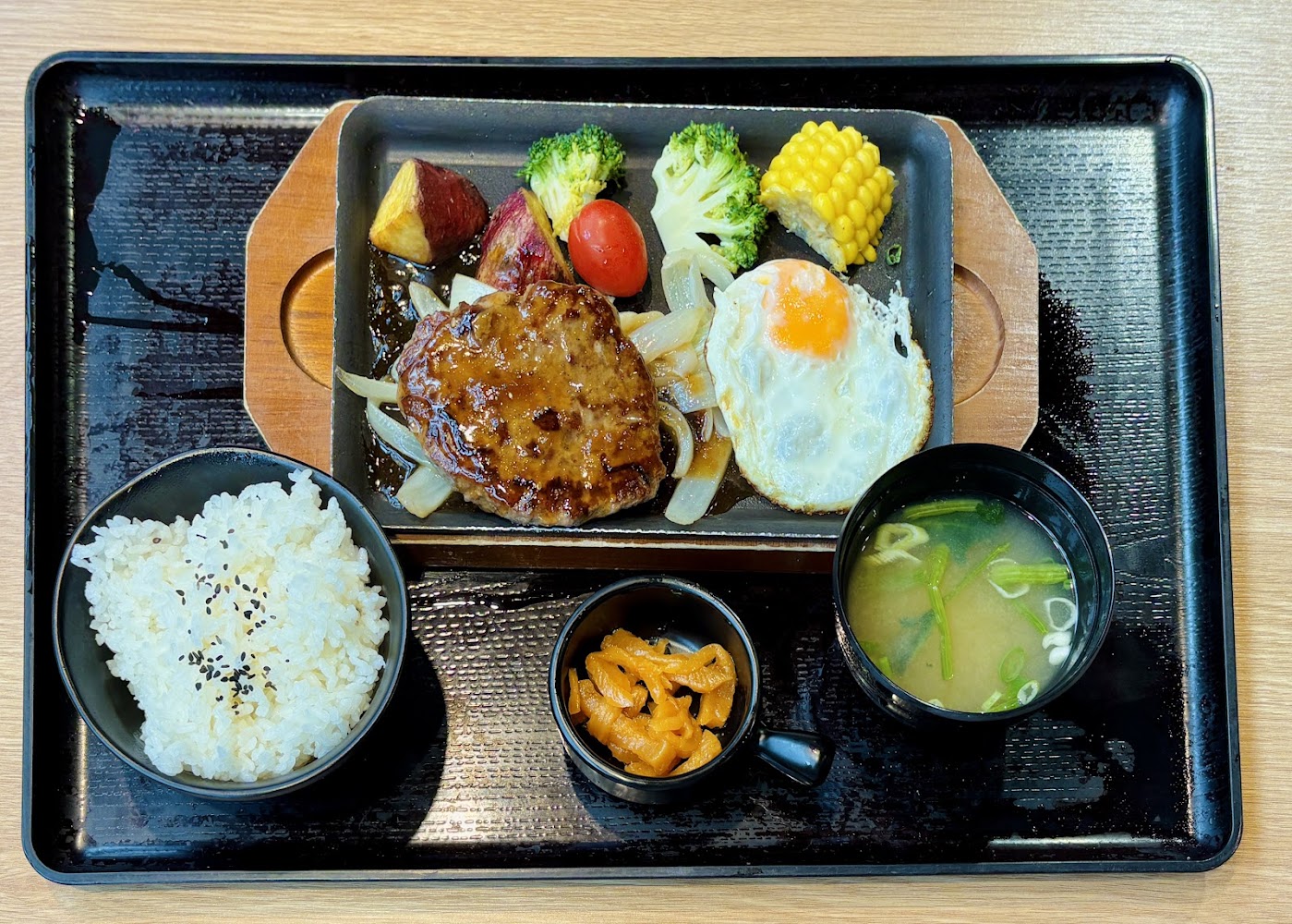 漢堡排定食