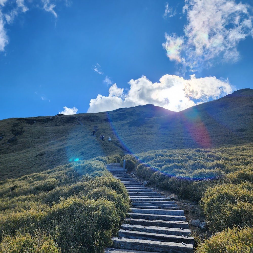 合歡山東峰步道藍天階梯山徑
