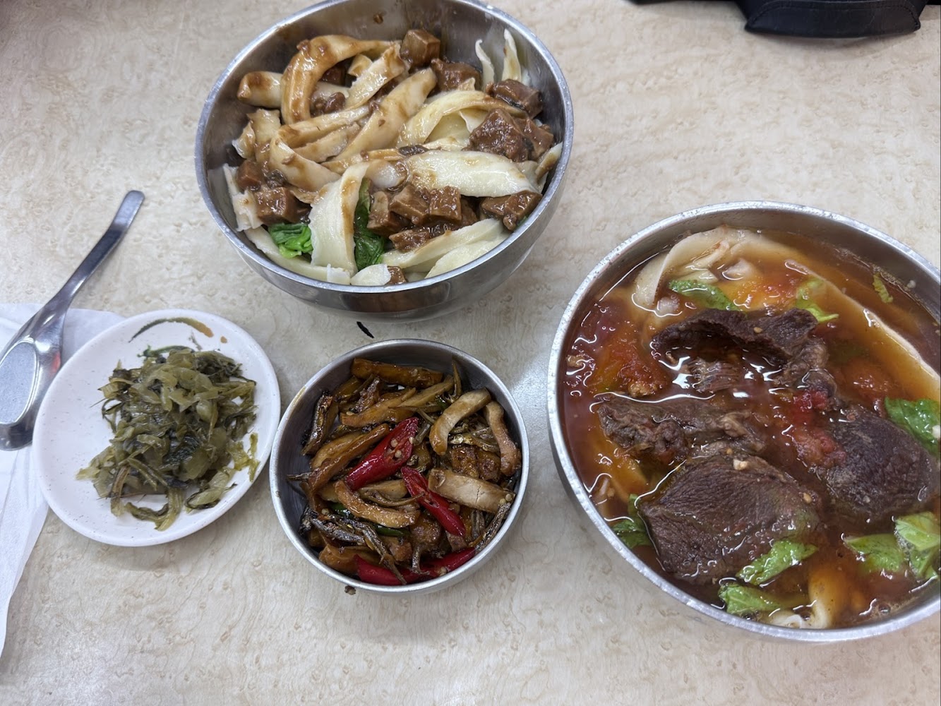 四平街番茄牛肉麵與滷味小菜
