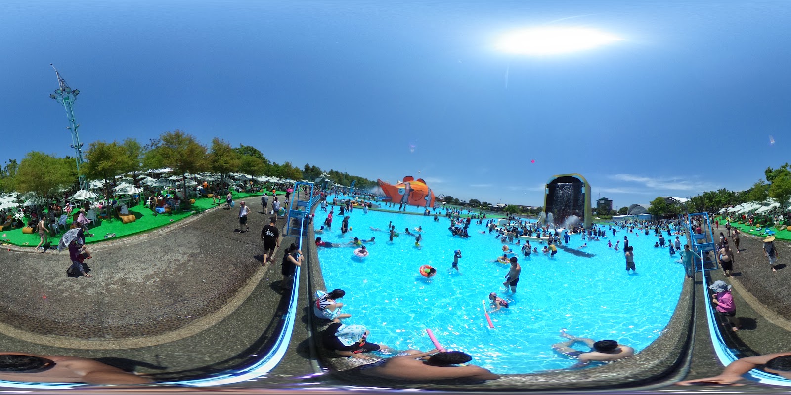 冬山河親水公園夏日戲水池全景人潮歡樂