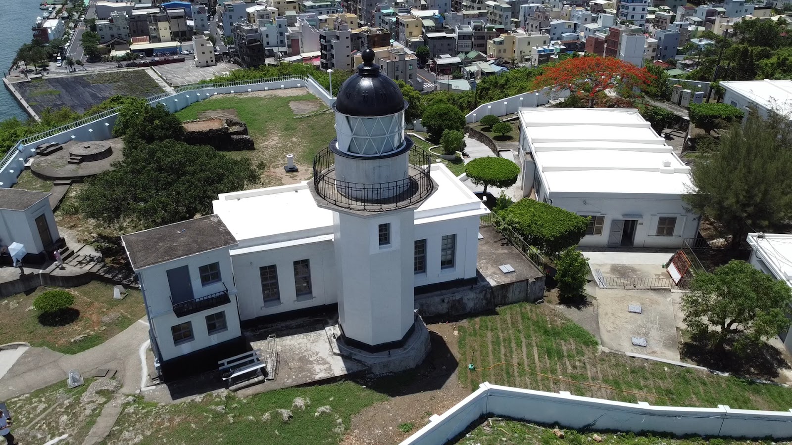 空拍俯瞰旗後燈塔旗津半島高雄景點