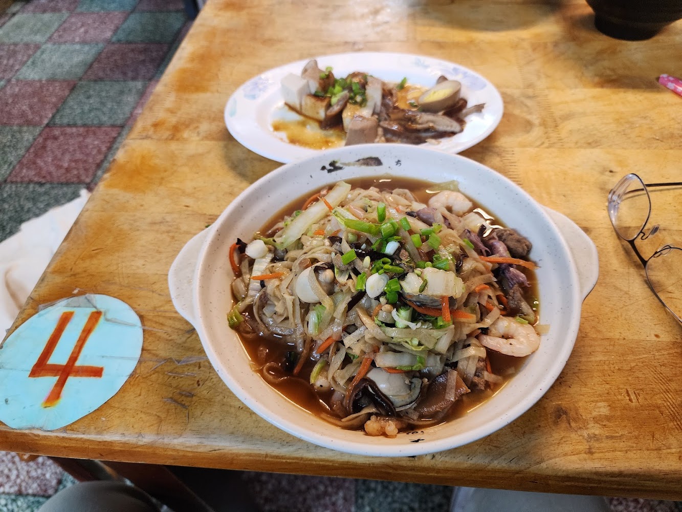一桌台式小吃與熱炒