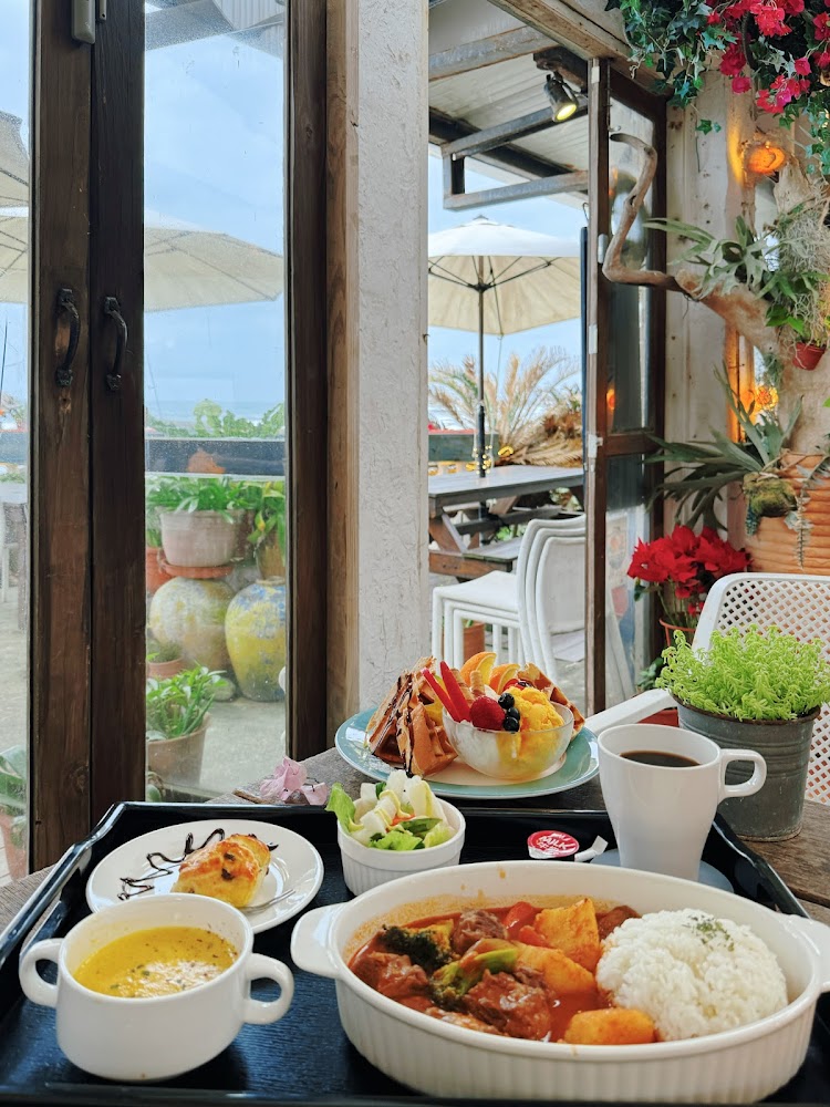 咖哩飯沙拉濃湯甜點咖啡與水果鬆餅套餐