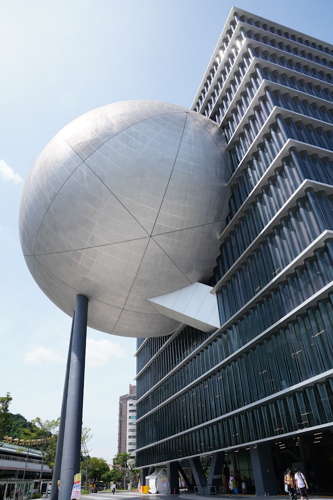 臺北表演藝術中心巨大球體建築