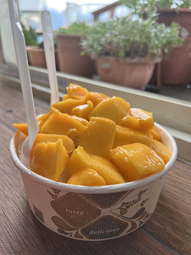 芒果冰近拍與窗邊綠植