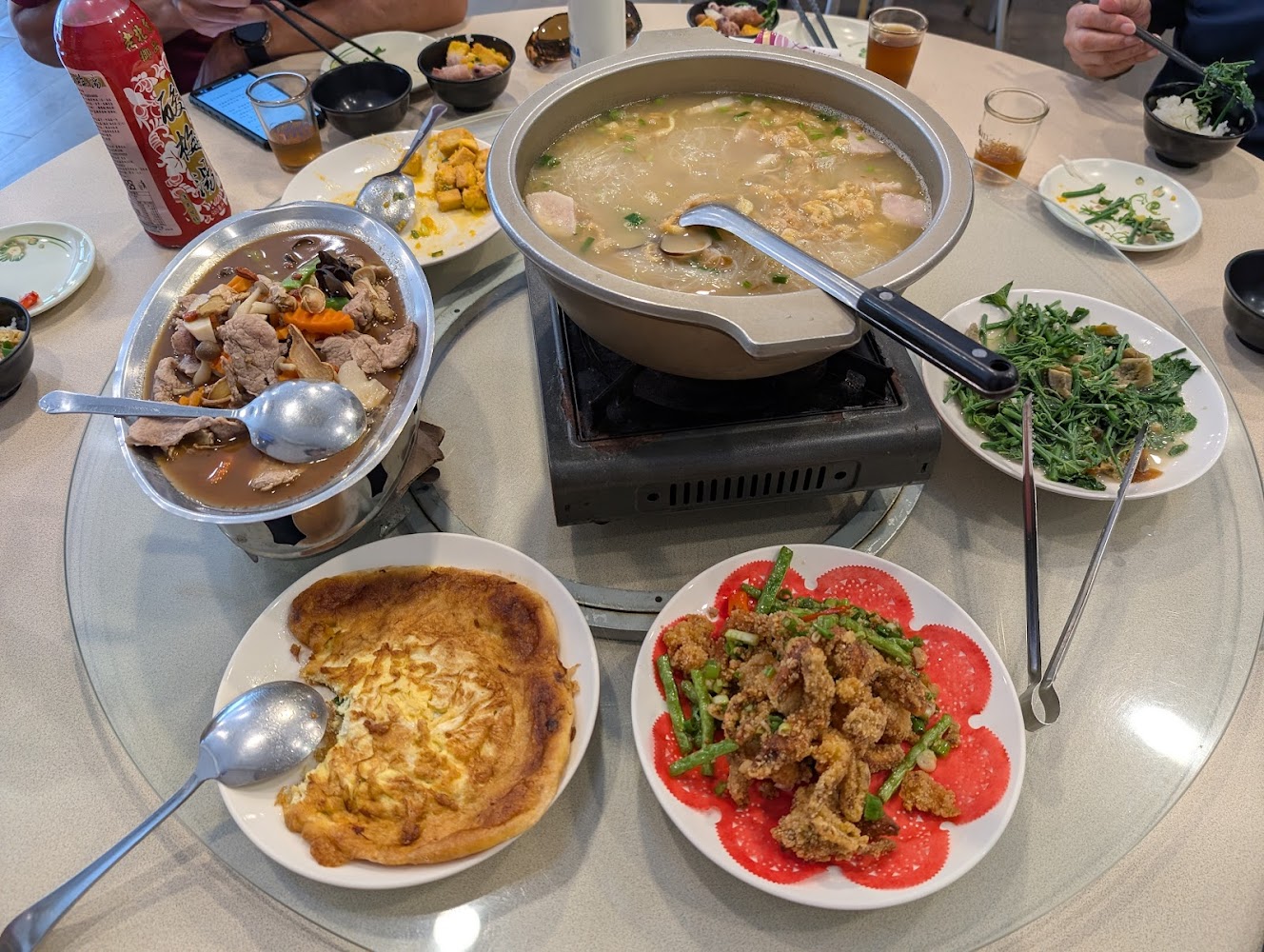 竹園台菜餐廳一桌豐盛的台菜料理