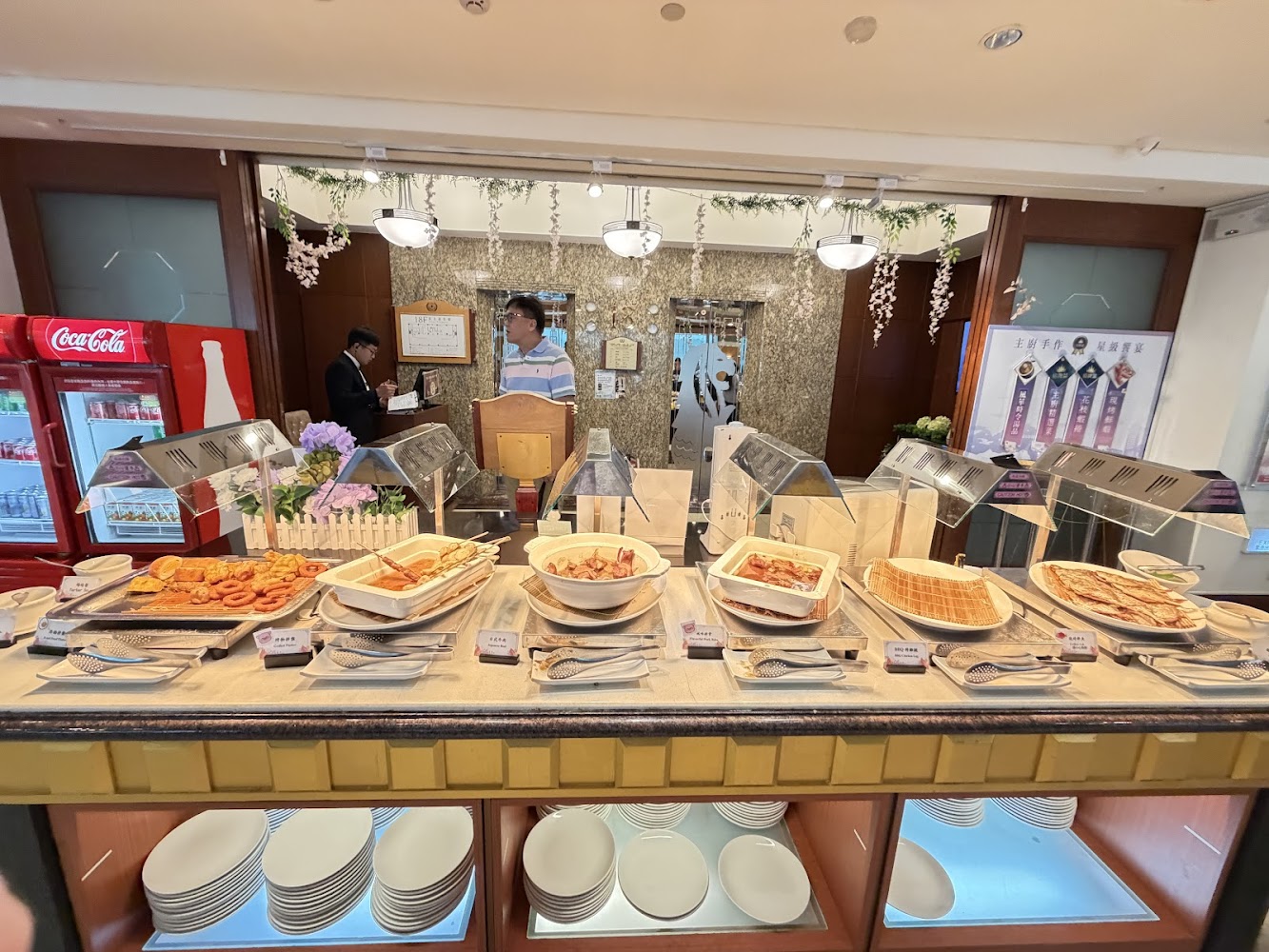 長榮桂冠酒店十八樓咖啡廳自助餐檯與熱食區