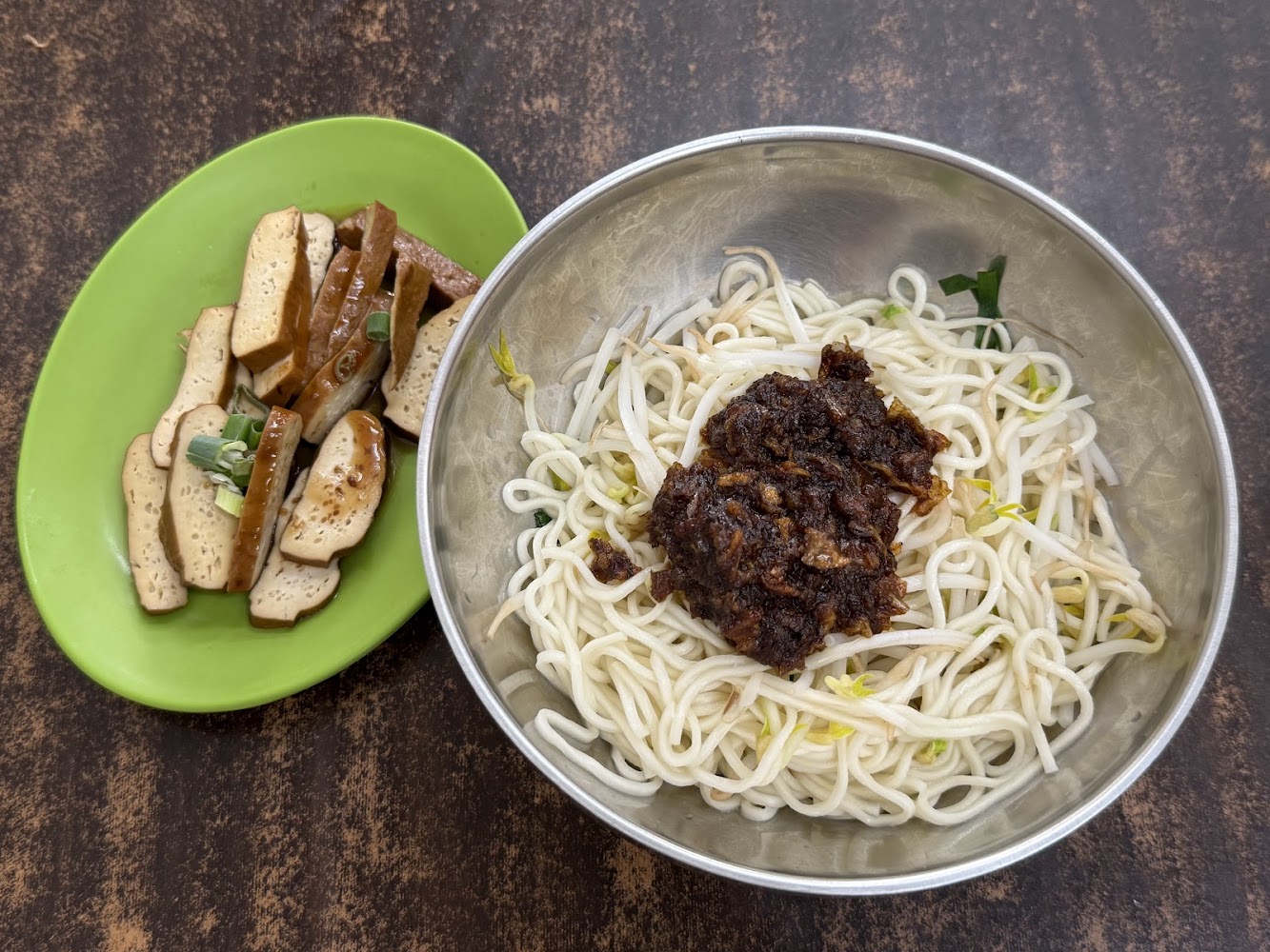 葉來香乾麵與豆干小菜
