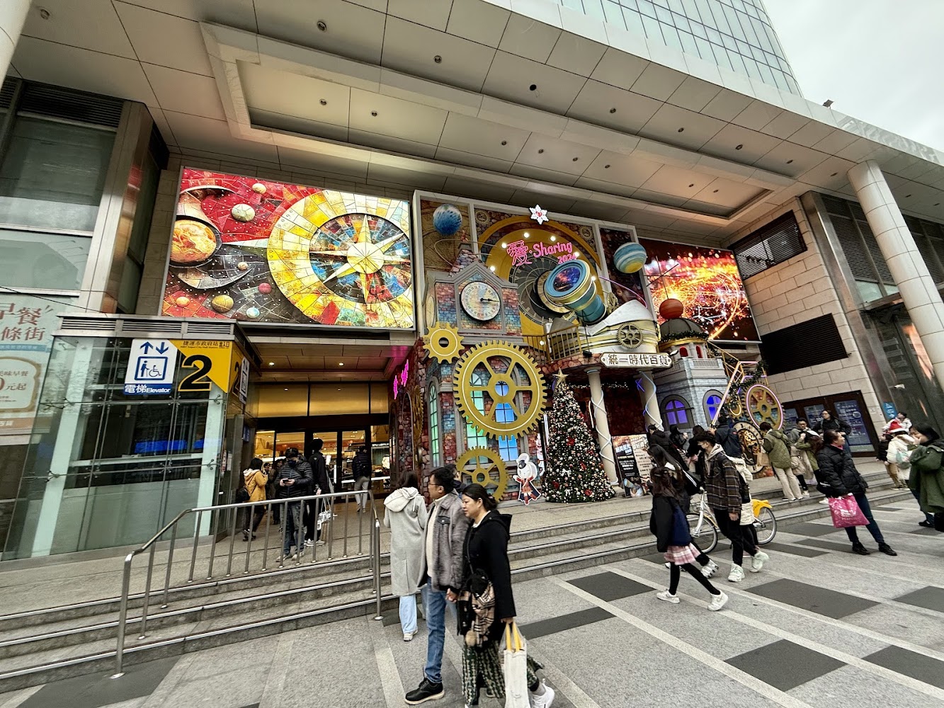 統一時代百貨台北店入口裝置藝術
