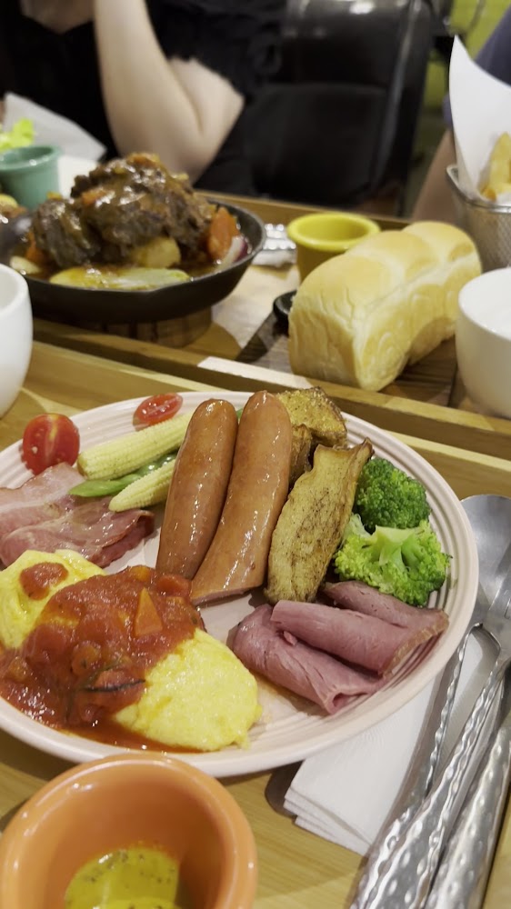 多一點咖啡西式早午餐肉品與蔬菜大拼盤