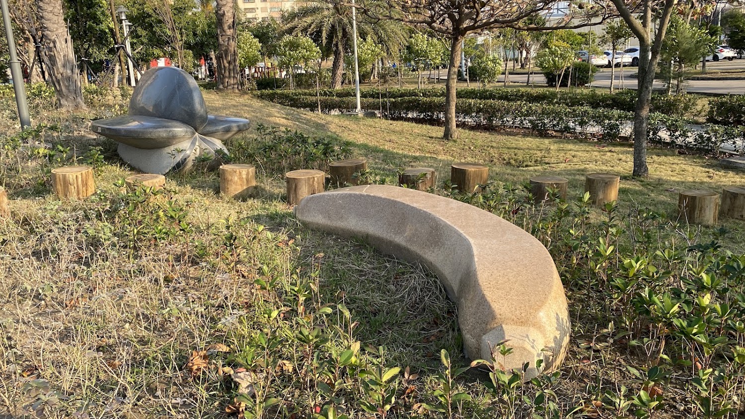 梧棲漁寮公園座椅與綠意休憩空間