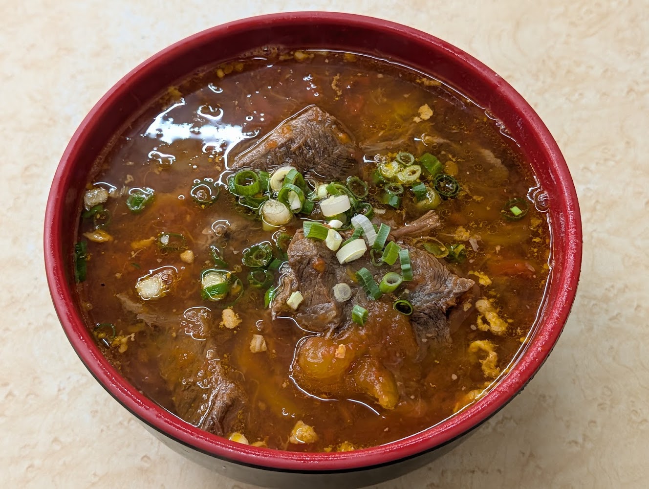 甘記蕃茄牛肉麵湯頭濃郁