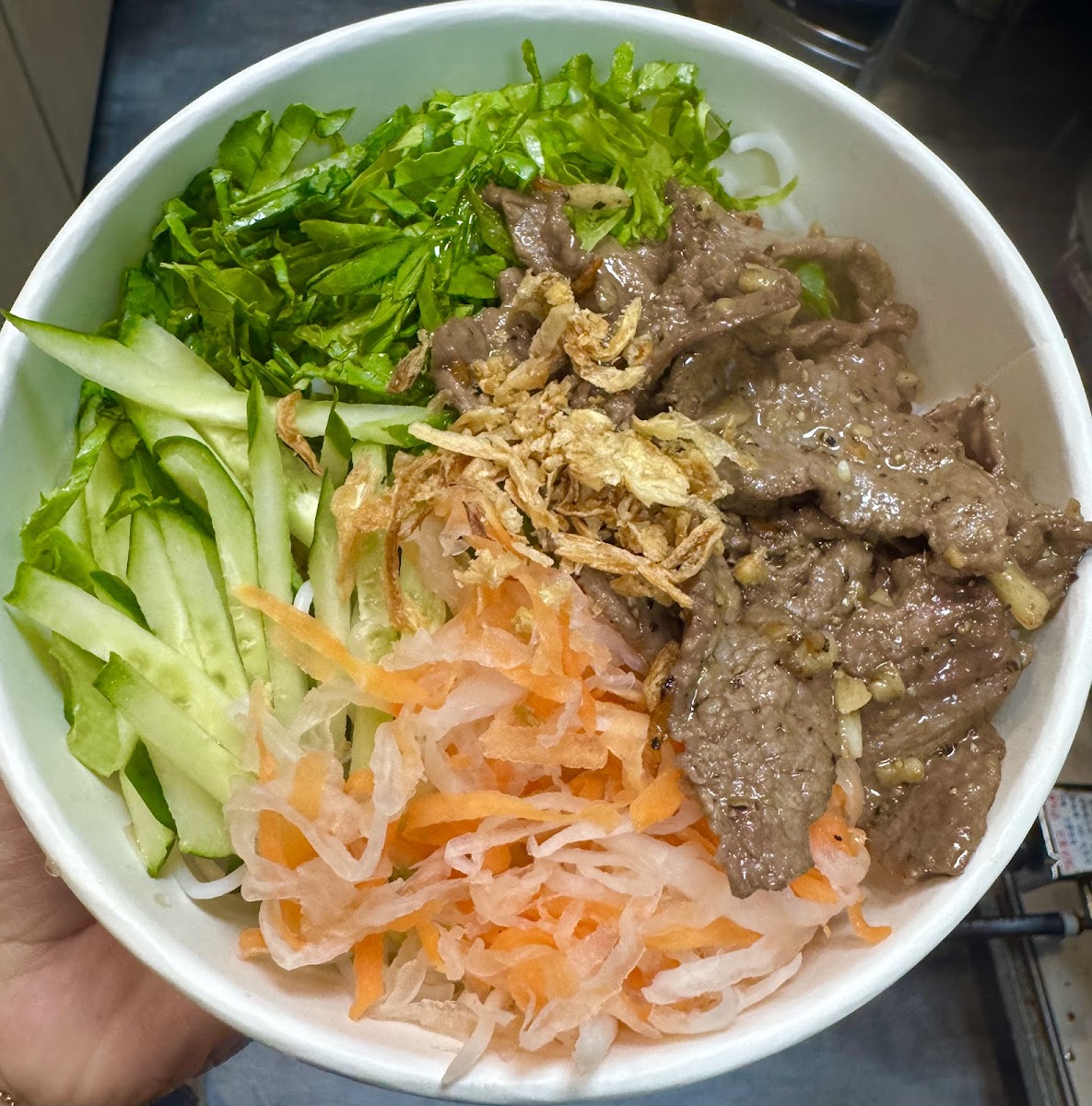 HO越南美食 炒牛肉涼拌米線 Bún trộn bò xào 醃蘿蔔 小黃瓜 生菜 紅蔥頭 越式涼麵 高雄楠梓