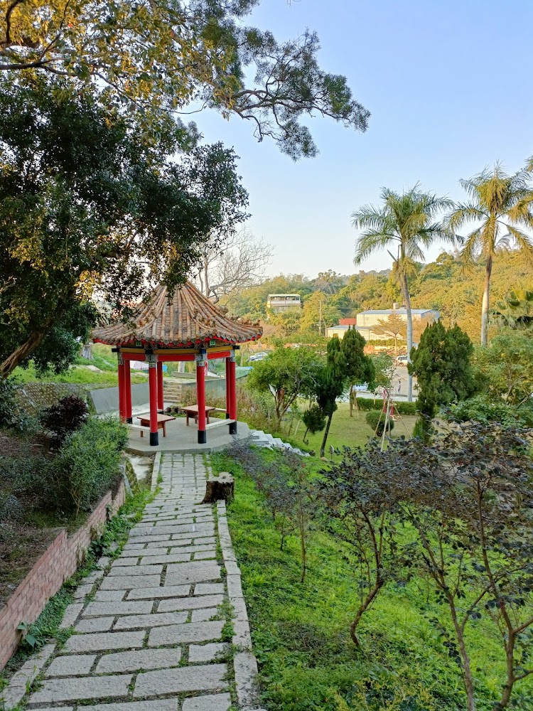 虎山巖紅色涼亭