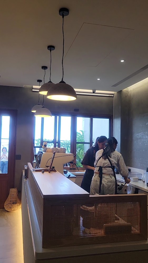 良水田吧台店員工作畫面