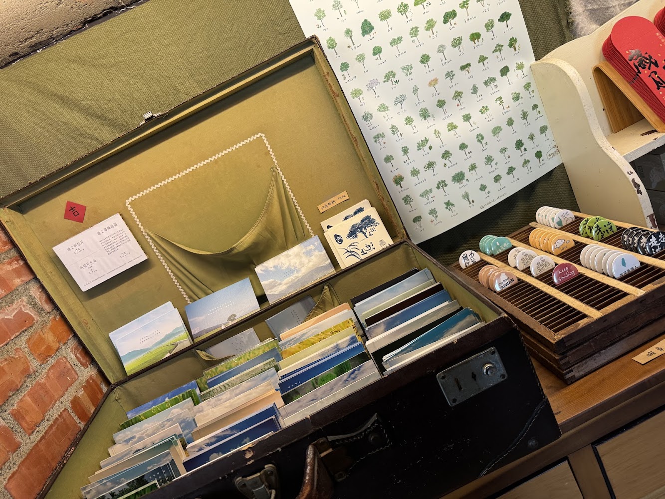走走池上復古行李箱明信片與文創商品