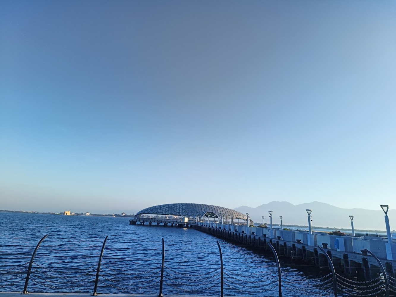 大鵬灣帆船基地跨海橋樑與圓拱建築景觀