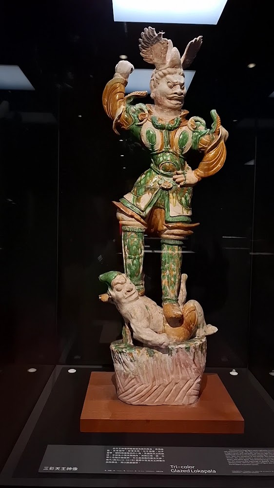 國立歷史博物館展出的三彩天王俑