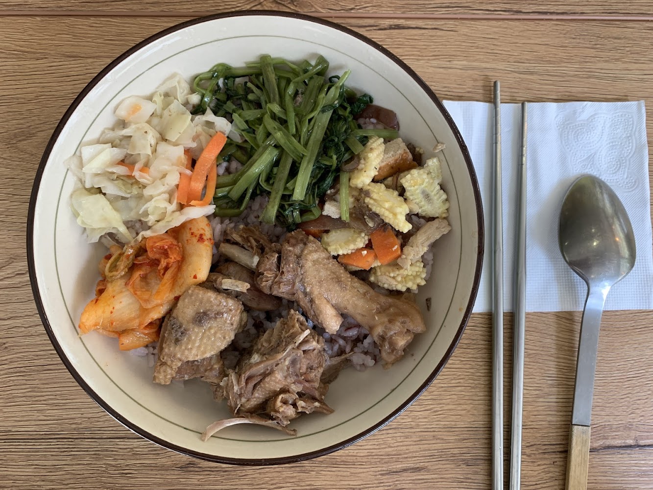 麝香咖啡故事館便當餐點與多樣配菜
