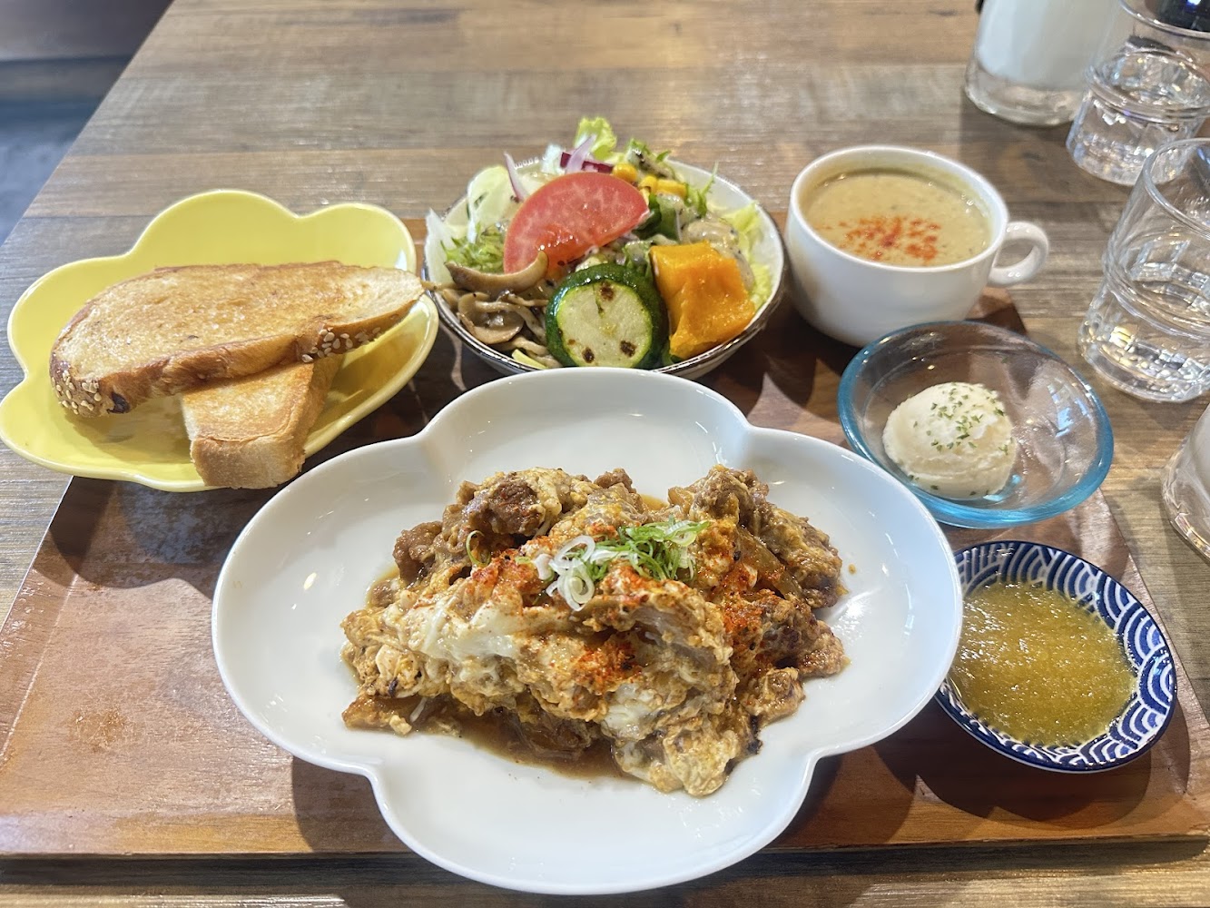 找是吉和食珈琲西式早餐盤含炒蛋吐司濃湯
