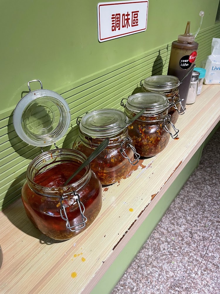 喬治麵鋪調味料區與辣椒醬