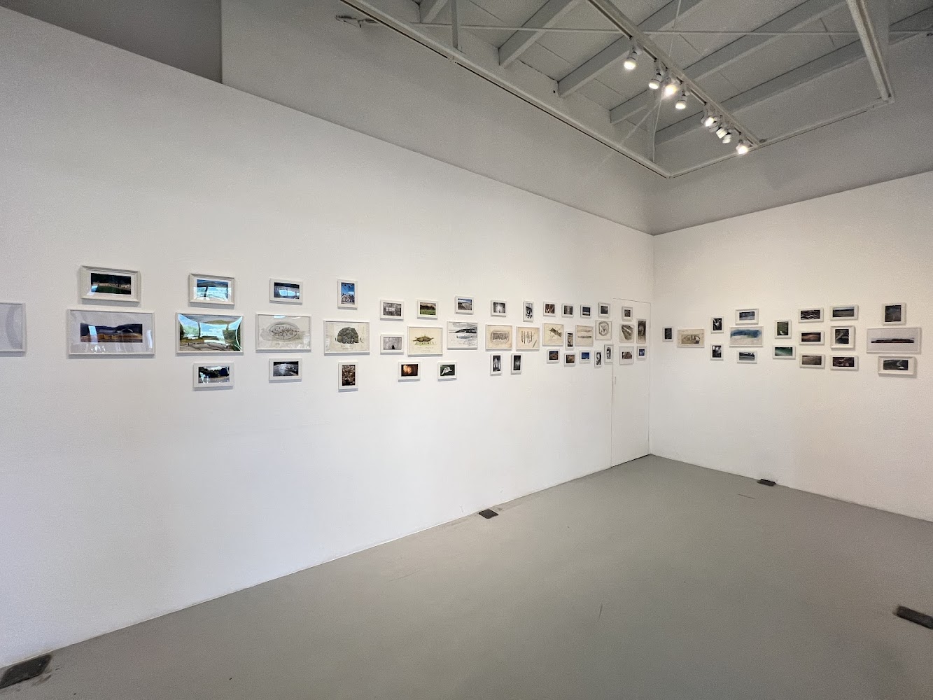 美好花生店內藝術展覽牆面