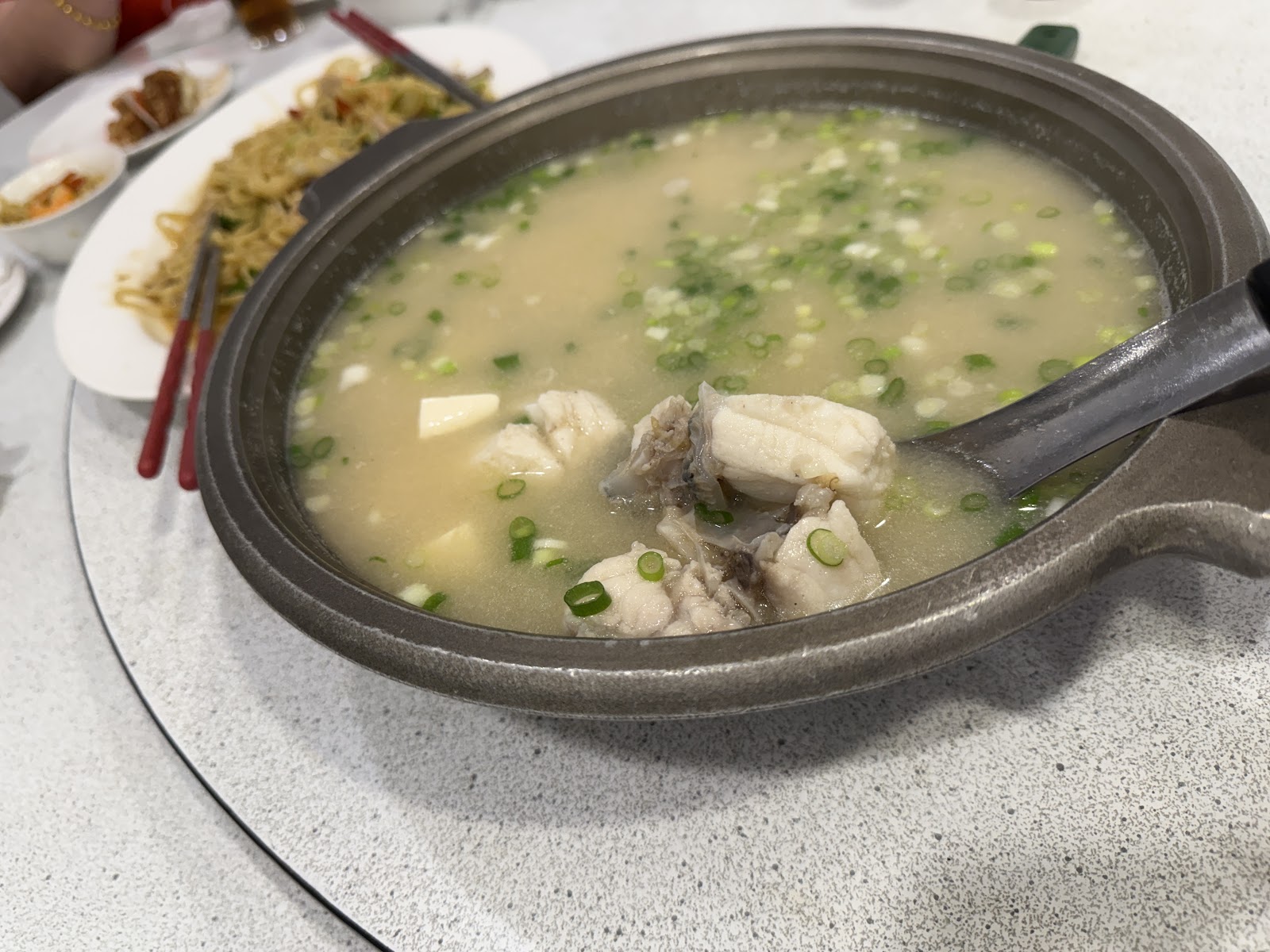 珍饌活海產砂鍋魚湯魚塊豆腐蔥花清湯高雄梓官海鮮