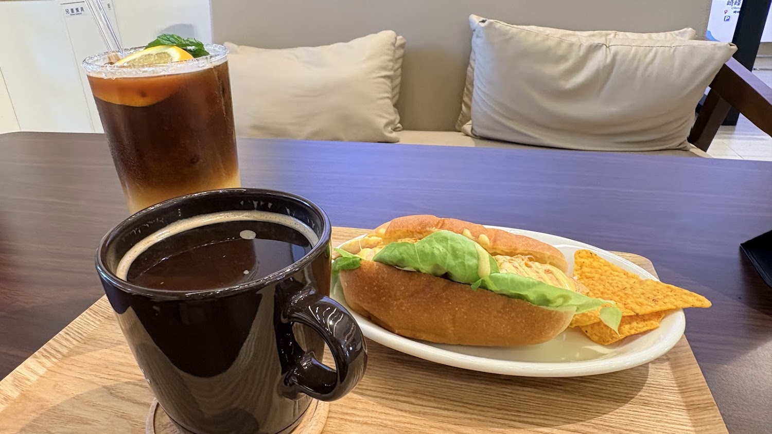 熱咖啡 檸檬紅茶與三明治餐點