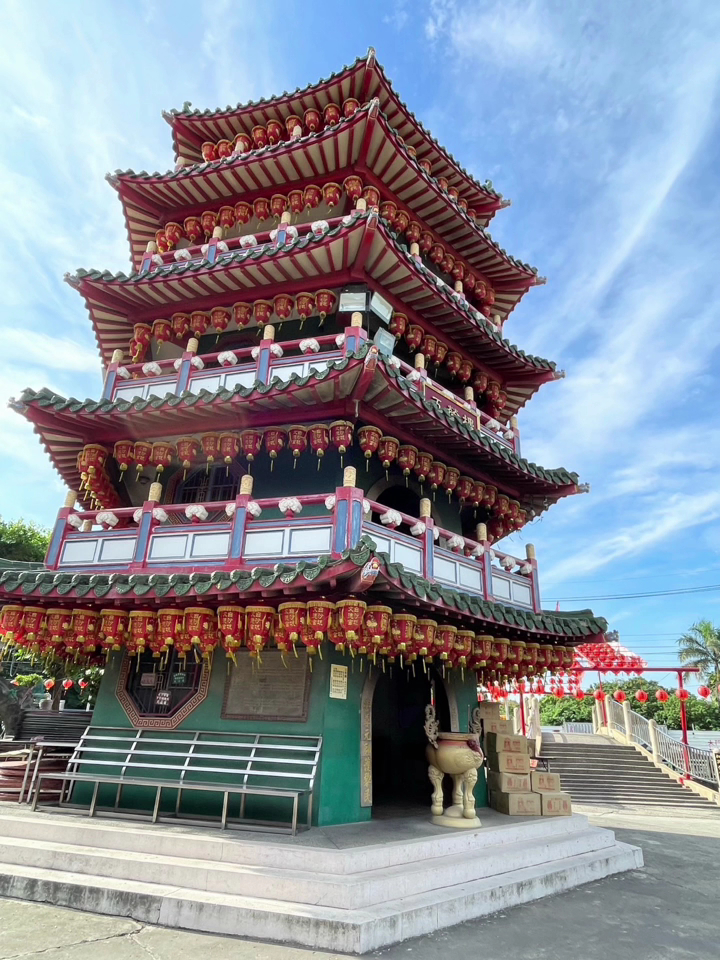 白沙坑文德宮五層寶塔與燈籠景色