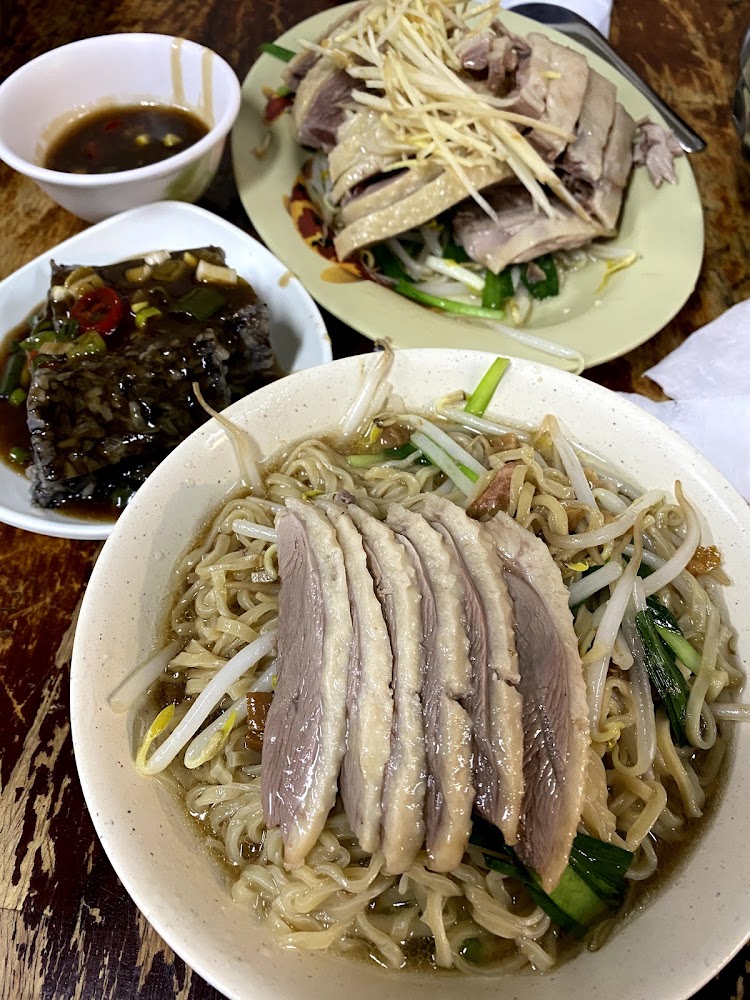 鴨肉麵與切盤鴨肉豆腐組合