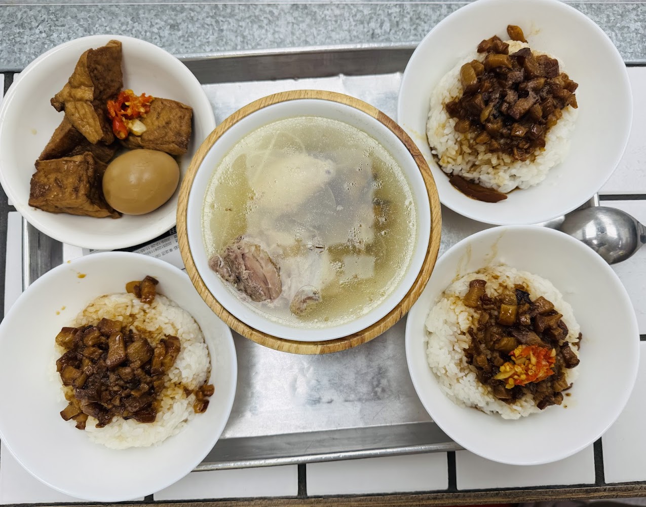 純發魯肉飯東湖店多樣桌餐
