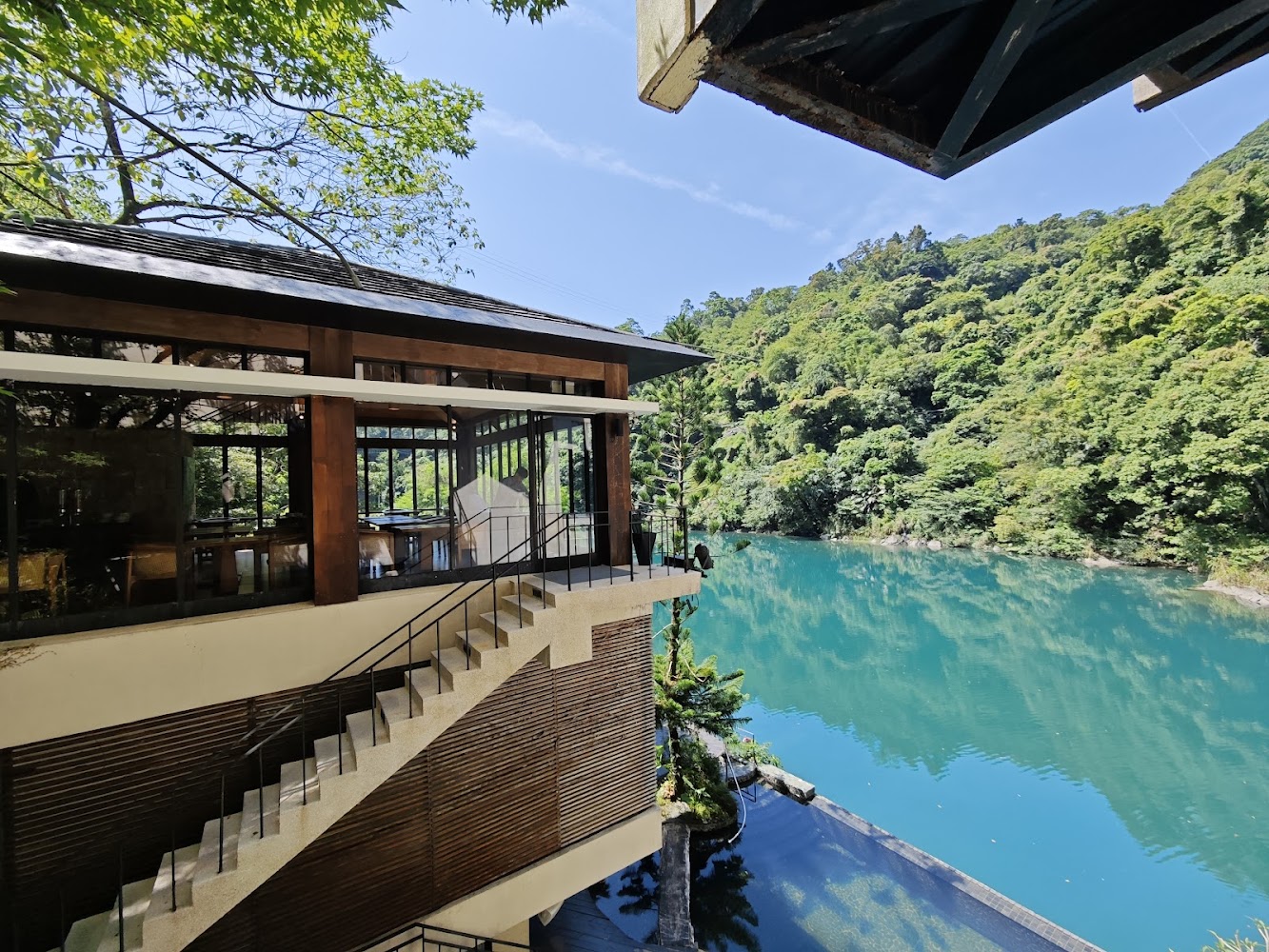 馥蘭朵烏來渡假酒店 河景建築