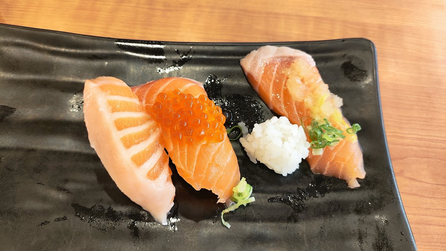 藏壽司高雄SKM Park店鮭魚壽司拼盤