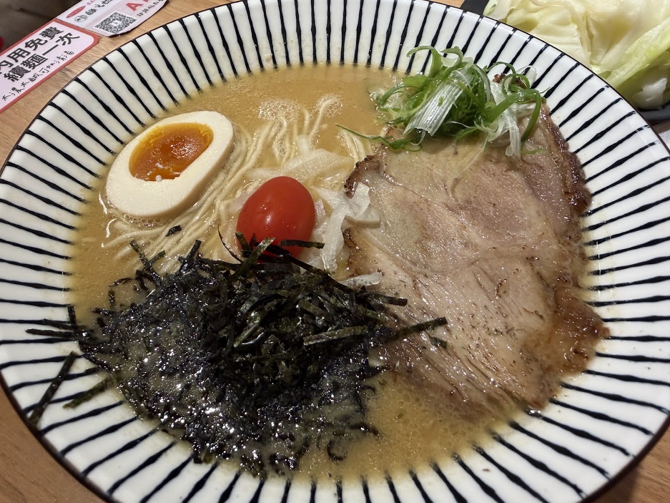 豚戈大竹店配料豐富拉麵