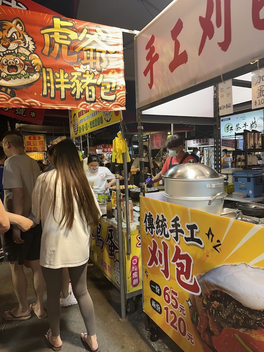 台南花園夜市刨冰攤，清涼消暑的台灣傳統刨冰