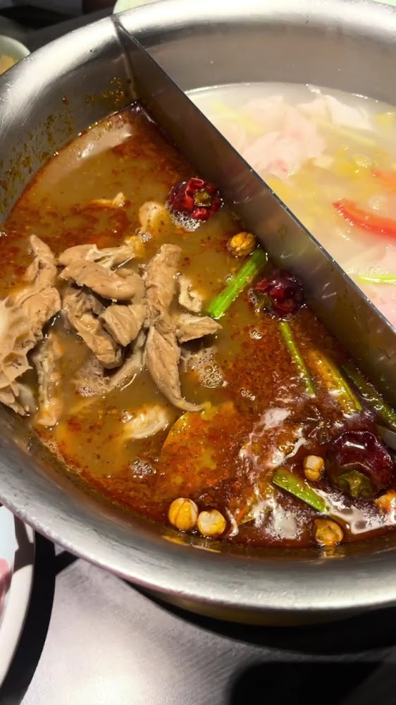 鴛鴦火鍋麻辣鍋與白湯鍋