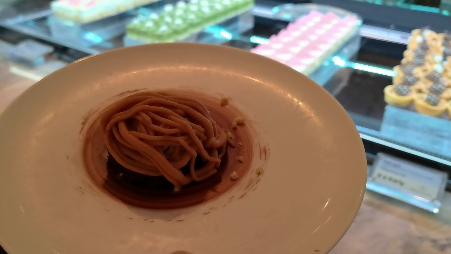 鉑麗安栗子蒙布朗與甜點櫃展示
