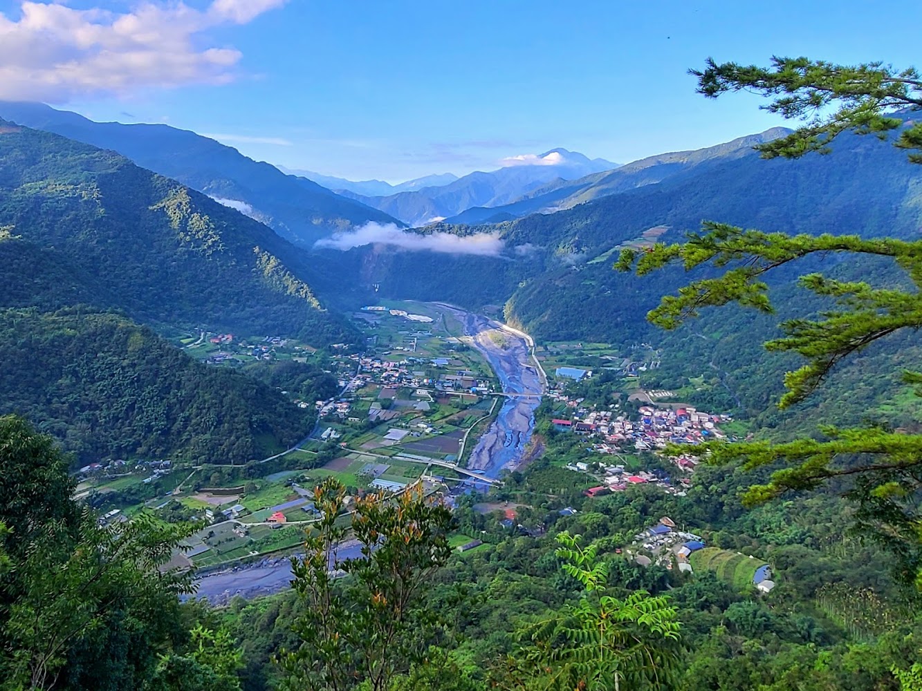 武界部落河谷與山巒景觀