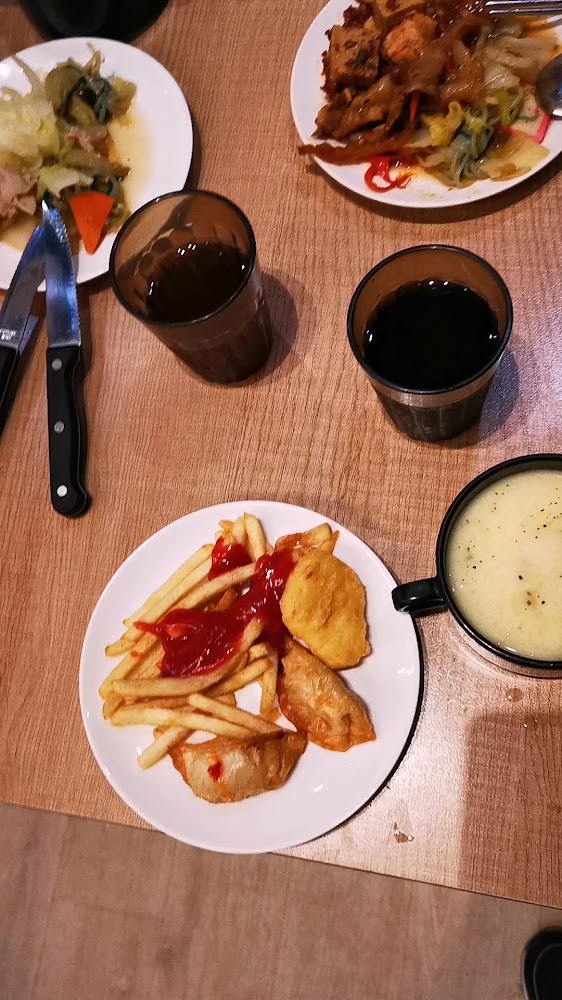 牛室炙燒牛排高雄鳳山店炸物濃湯與飲料餐桌