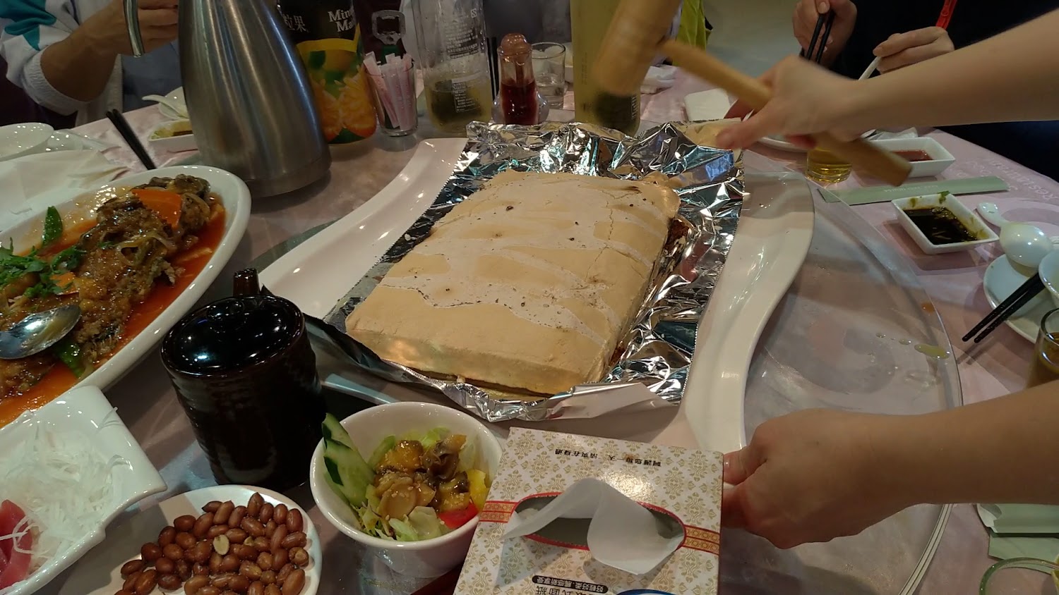 鹽焗料理上桌畫面