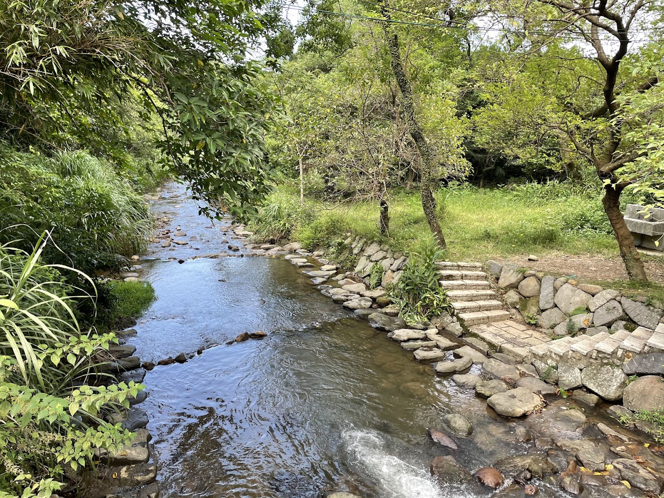 磺溪頭清水園區石階與溪流景色