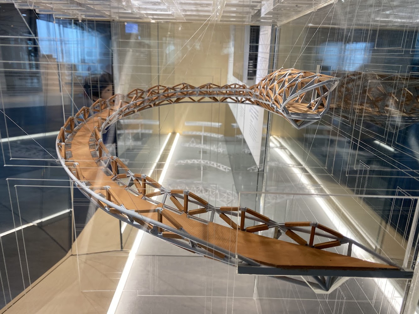 現代建築風格橋梁模型展示