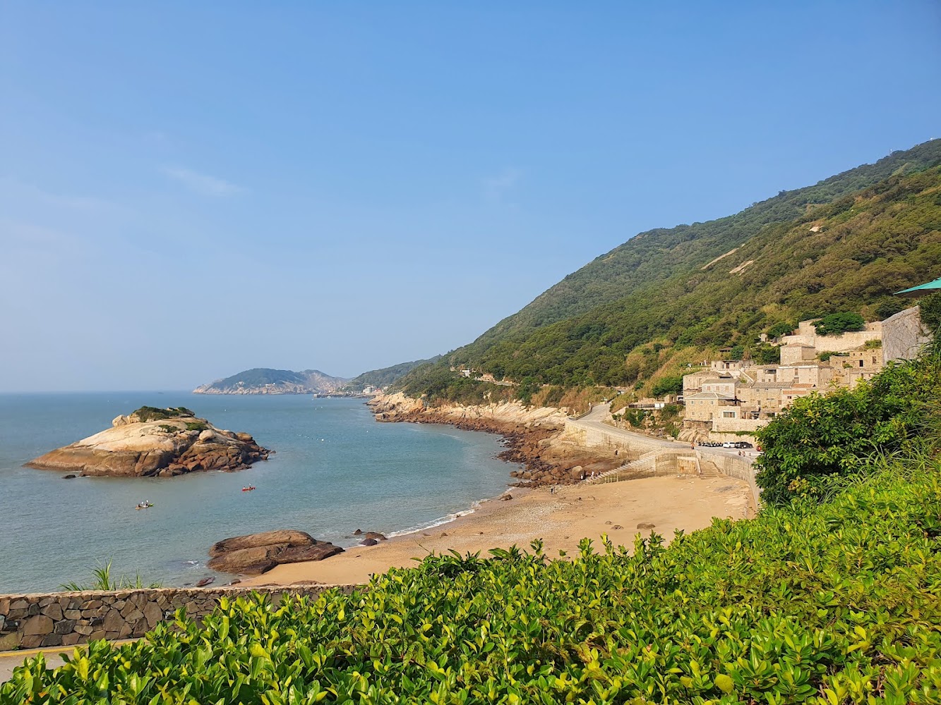 北竿島寧靜海灣與石厝景觀