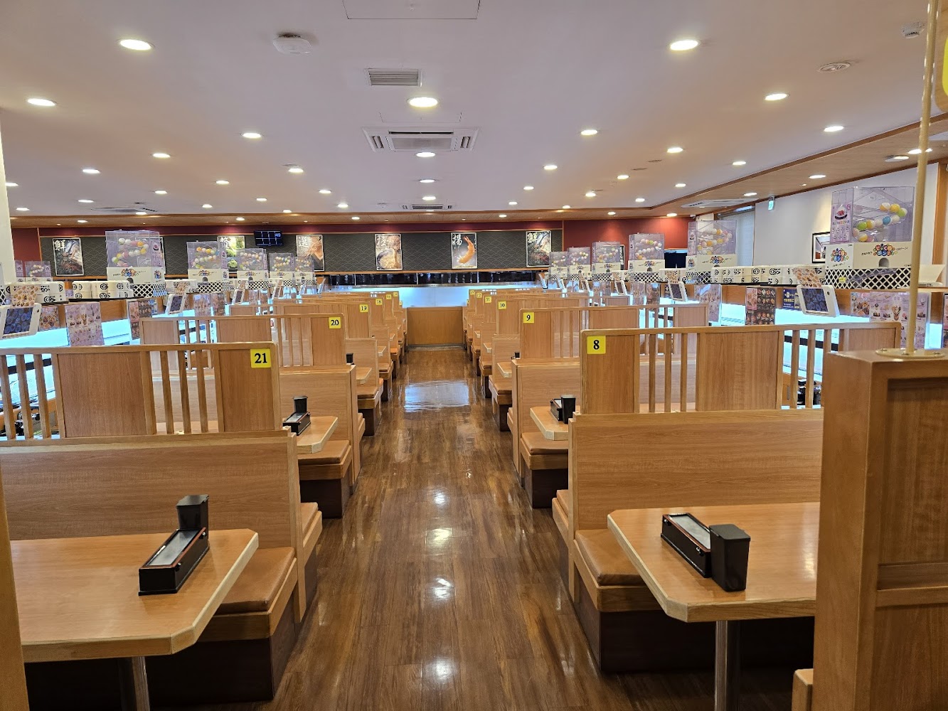 藏壽司三重捷運路店內部座位