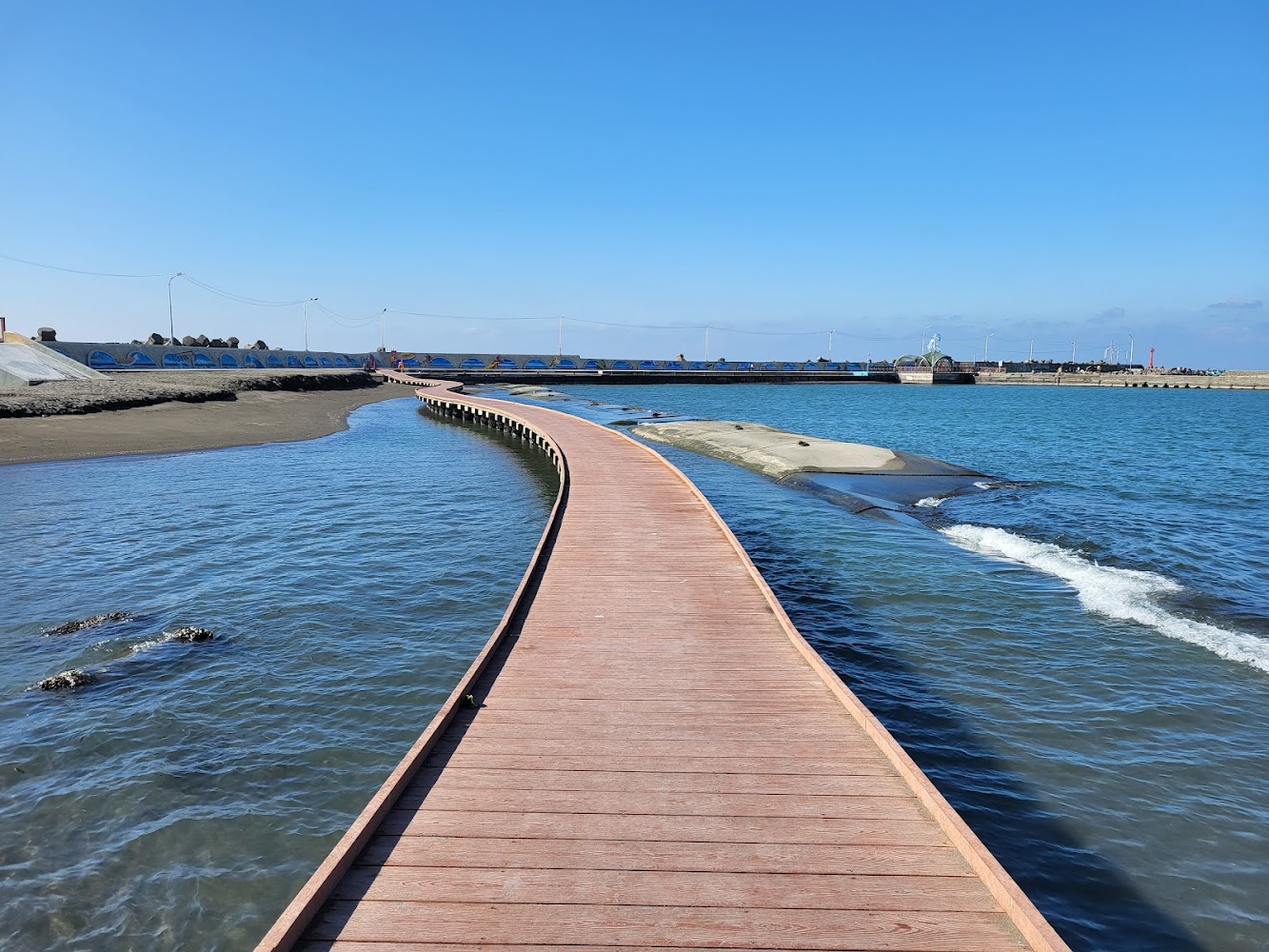 彌陀漁港海岸光廊海上木棧道