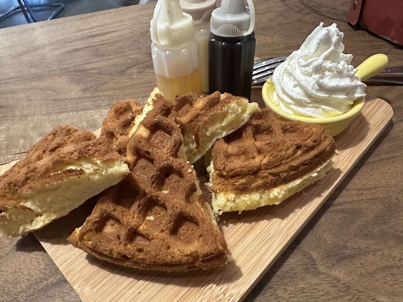 小曼咖啡店四塊鬆餅與糖漿