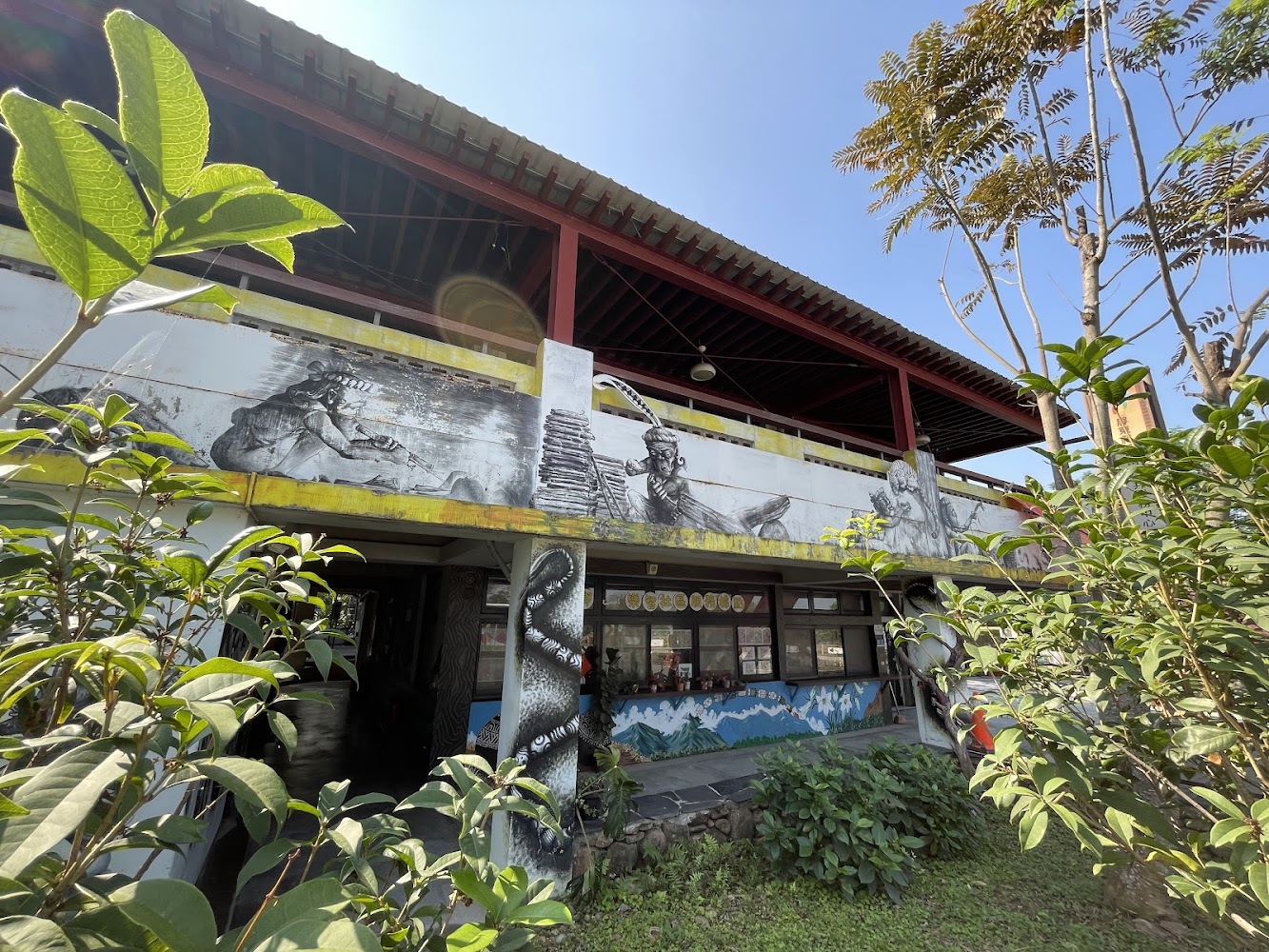 禮納里遊客中心彩繪建築外觀