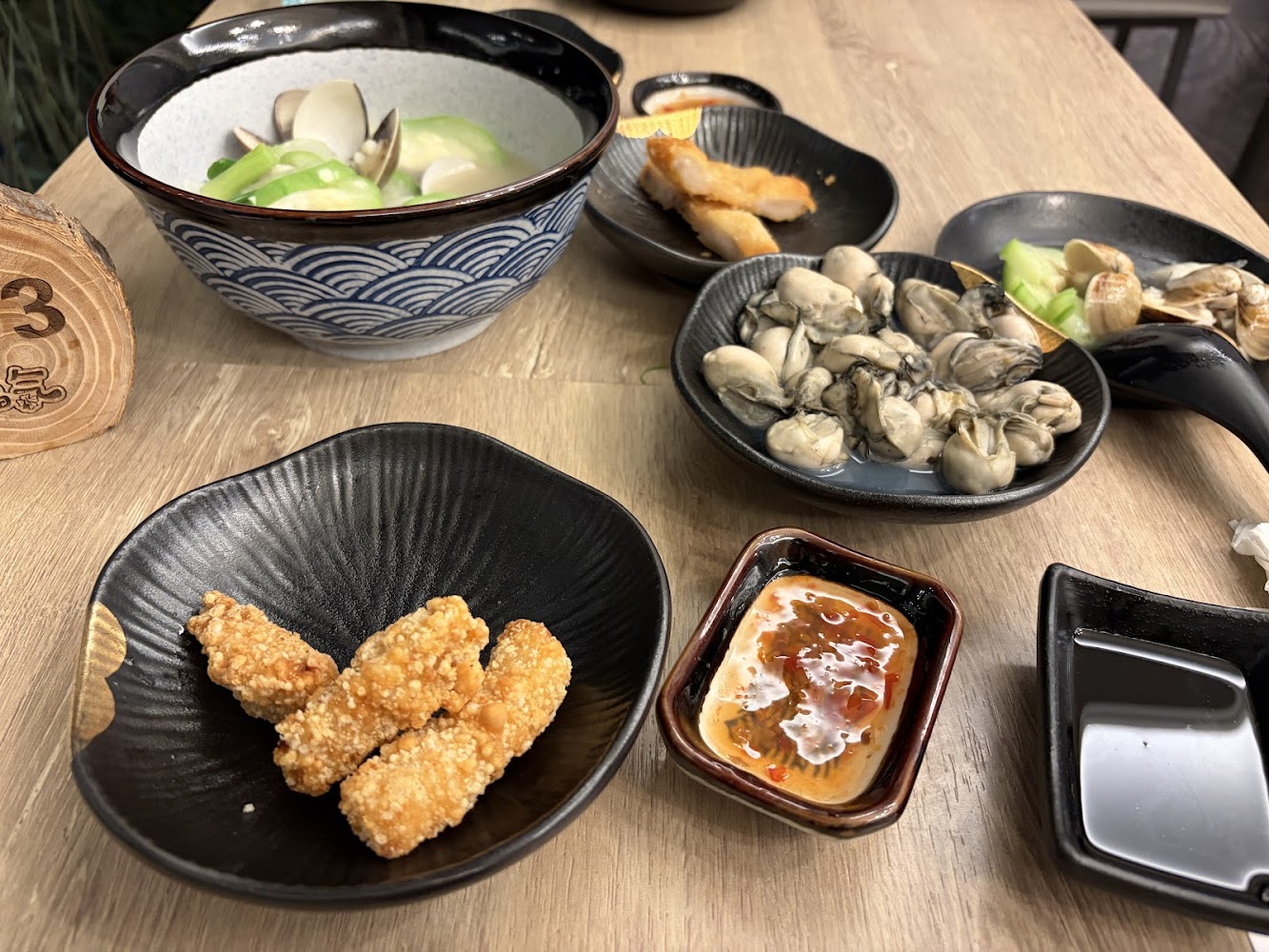 海鮮小菜與炸物組合