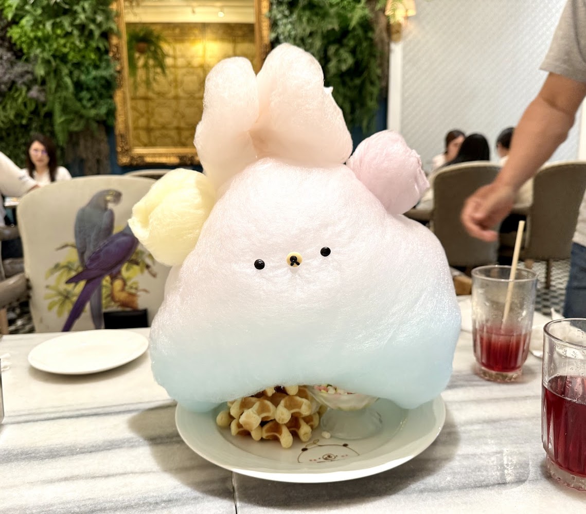 卡通動物造型棉花糖甜點搭配華夫餅